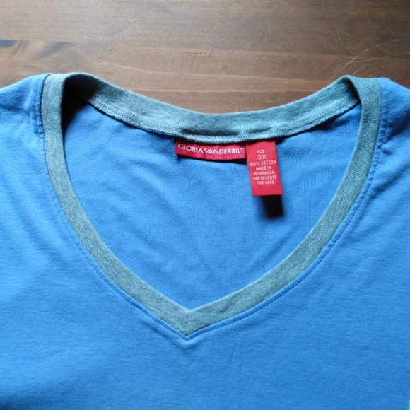 Gloria Vanderbilt Rounded VNeck Top with Elbow Patches - Picture 4 of 6